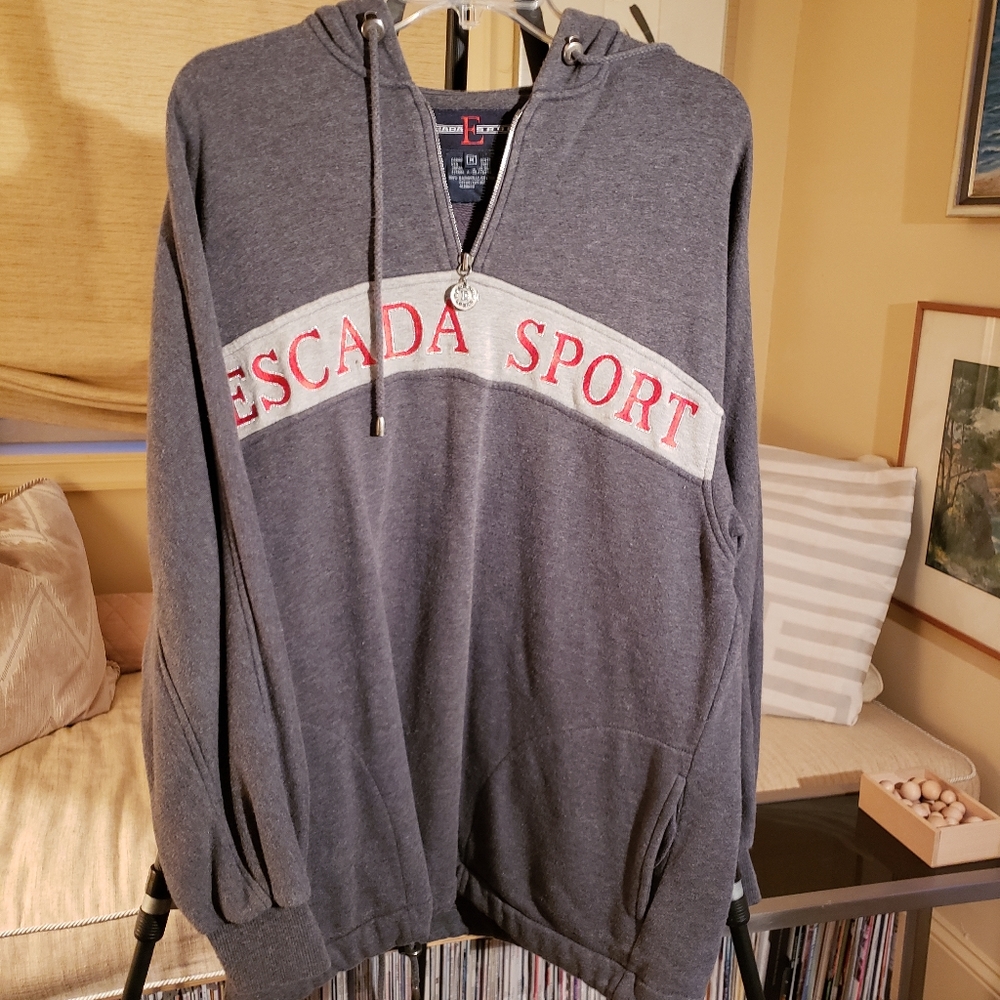 Escada  sweat shirt